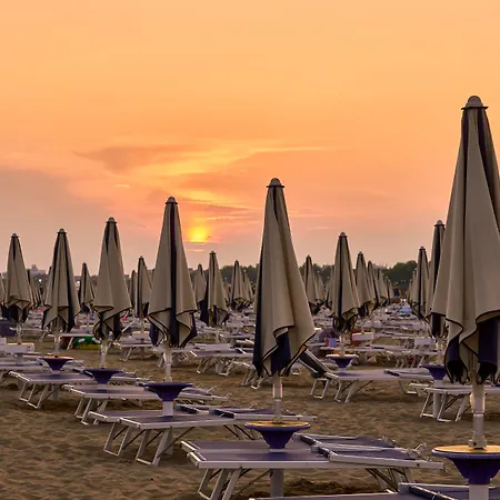 Cozy In A With Swimming Pool * Bibione